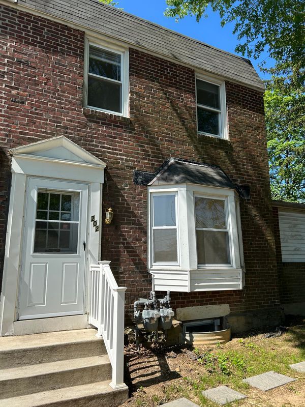 Building Photo - 202 E County Line Rd