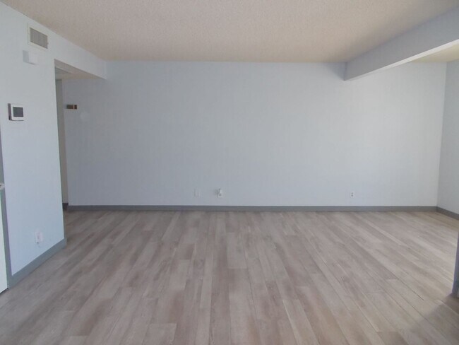 Building Photo - Two-story, 2-bedroom townhome ideally located in the heart of Boulder City