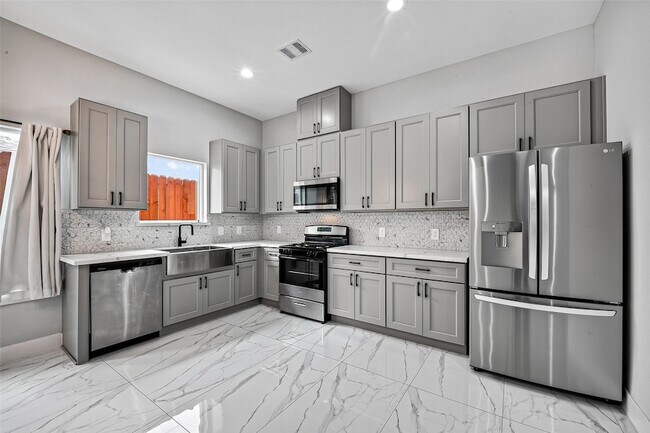 Building Photo - 5027 Dickens Rd