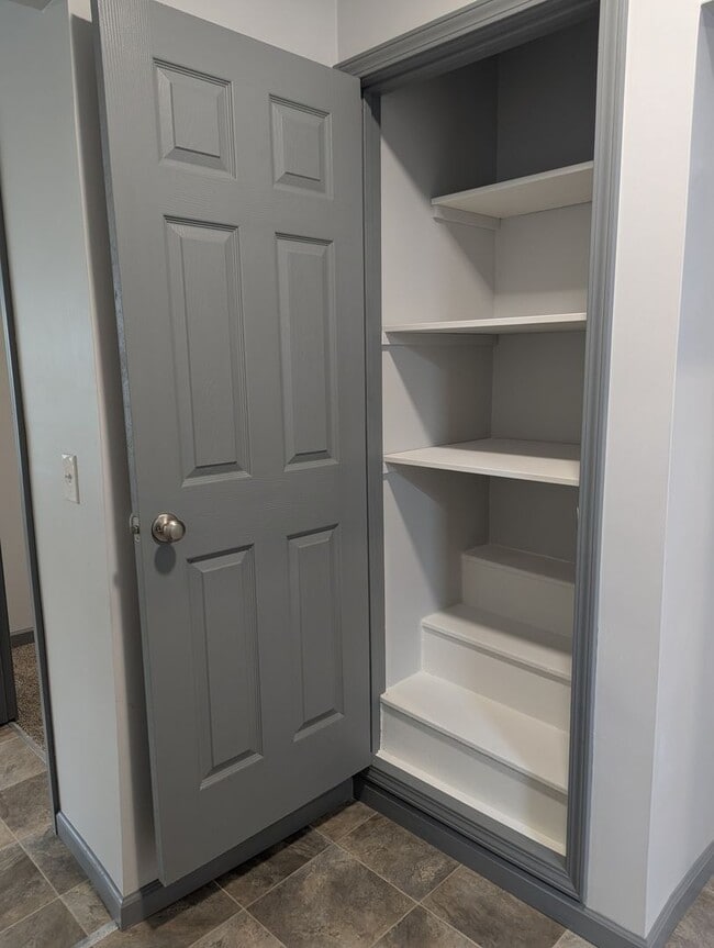 Building Photo - 473 Walnut St