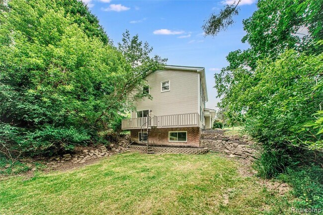 Building Photo - 21993 Riverview Dr