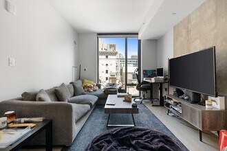 Building Photo - 55 Lagrange St