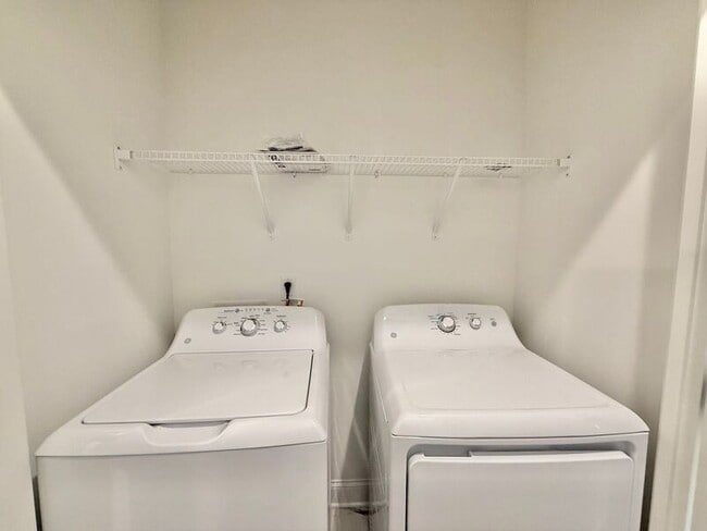 Building Photo - 4811 Gossamer Ln