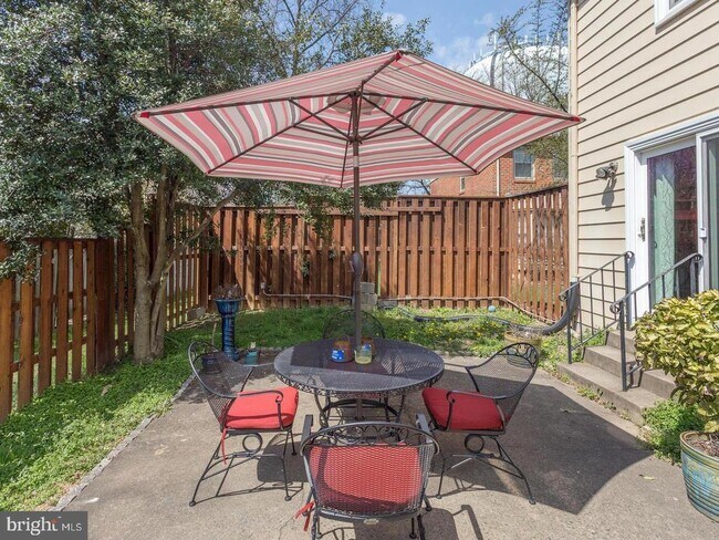 Building Photo - 3975 Wilcoxson Dr