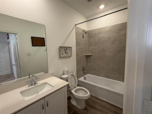 Building Photo - 2521 Birchcrest Dr