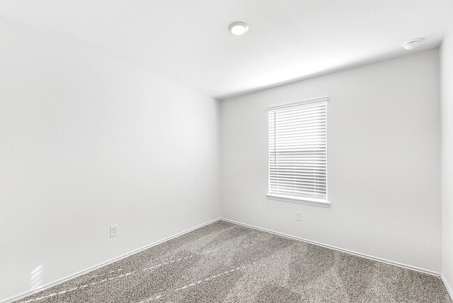 Building Photo - 3710 Turnpike Dr