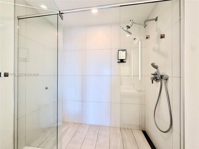 Building Photo - 2000 Metropica Wy