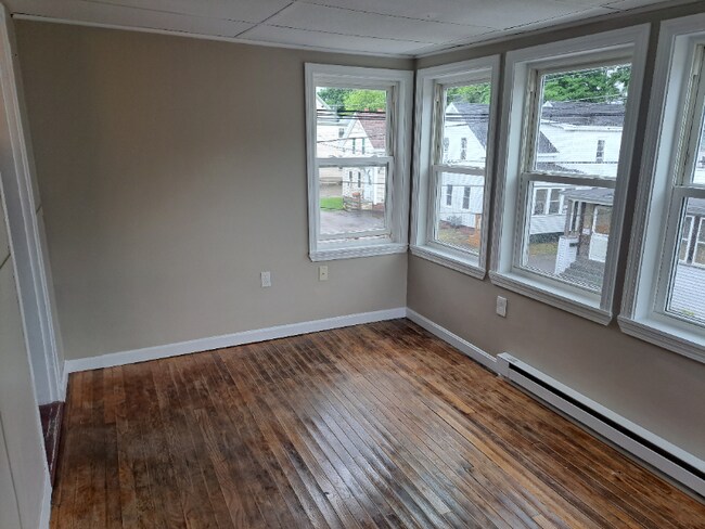 Building Photo - 35 Pine St