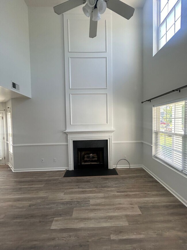 Building Photo - Great 4-Bedroom, 2.5-Bath
