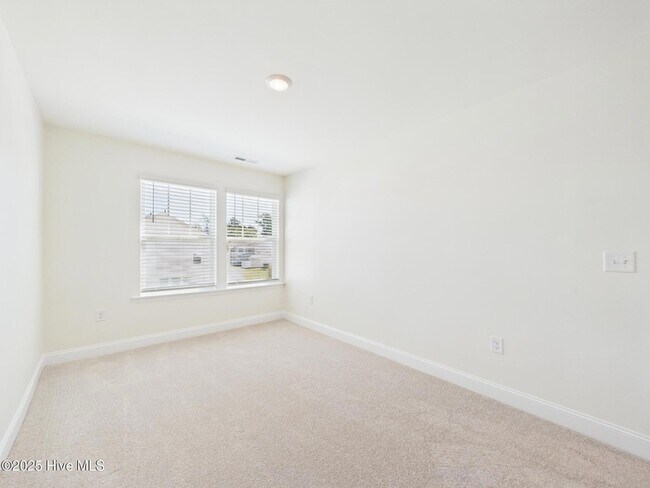 Building Photo - 458 Channel Drop Dr