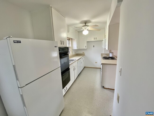 Building Photo - 119 Tanbark Dr