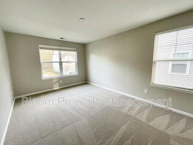 Building Photo - 4995 Hay Bale Ct
