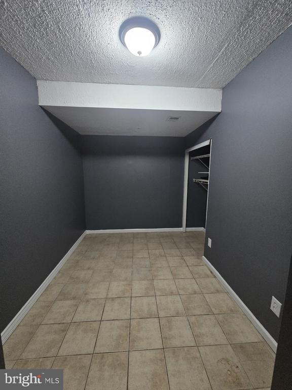 Building Photo - 8126 Londonderry Ct