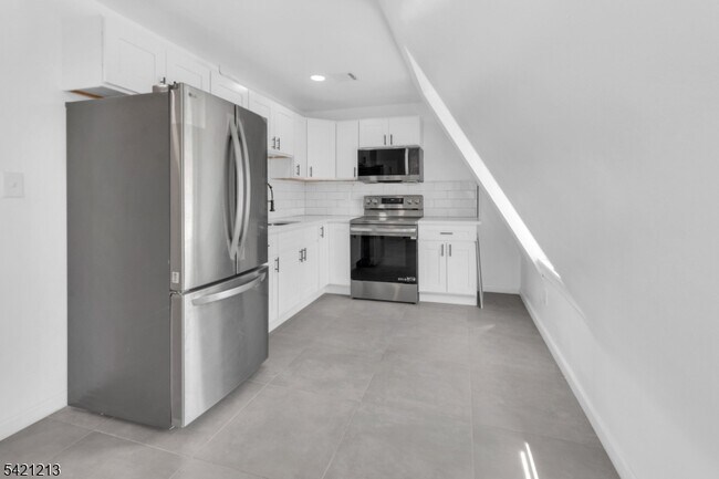 Building Photo - 157 Fairmount Ave