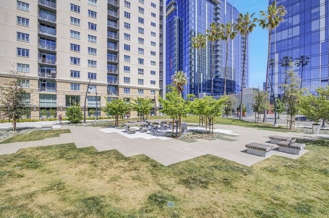 Building Photo - Saint