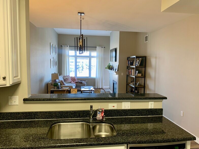 Building Photo - 2700 E Cherry Creek South Dr