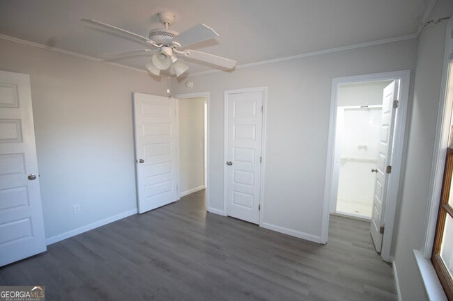 Building Photo - 517 E Main St