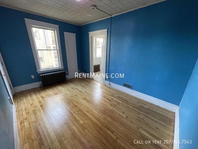 Building Photo - 9 Catell St