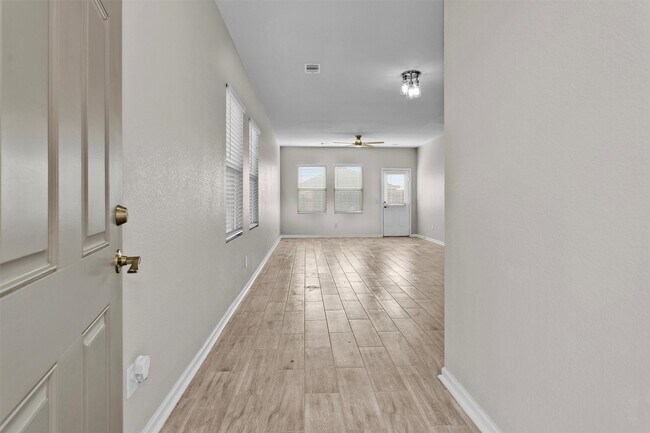 Building Photo - 1028 White Birch Ln