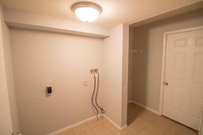 Building Photo - 5213 Silver Mill Dr