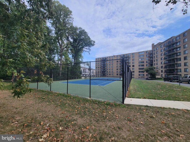 Building Photo - 3450 Toledo Terrace