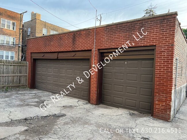 Building Photo - 4820 N Springfield Ave