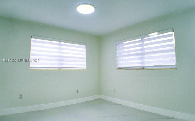 Building Photo - 2638 SW 30th Ct