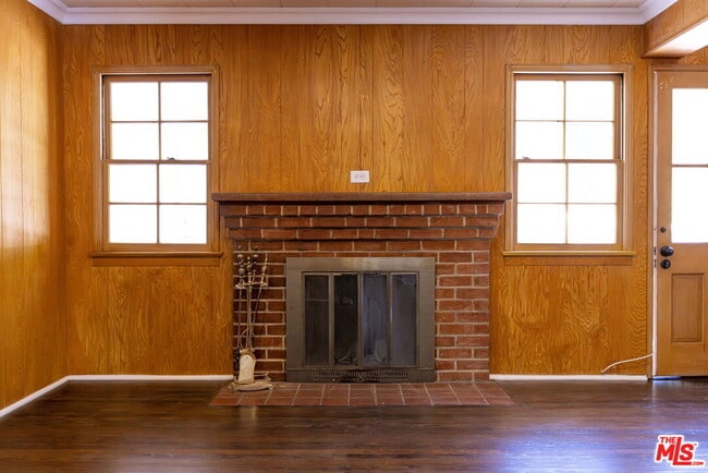 Building Photo - 2547 Canyon Dr