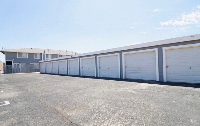 Building Photo - 13576 Algonquin Rd