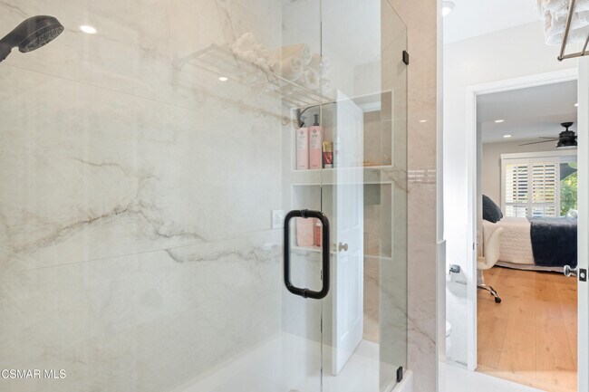 Building Photo - 885 Rim Crest Dr