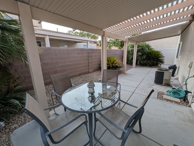 Building Photo - Charming 2BD/2BA townhome for rent in a qu...
