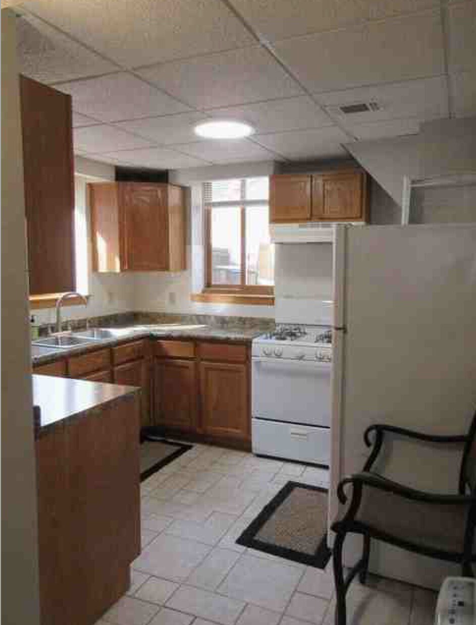 Building Photo - 1860 Carroll Ave