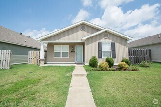 Building Photo - Great 3 Bedroom home in Fayetteville! Conv...