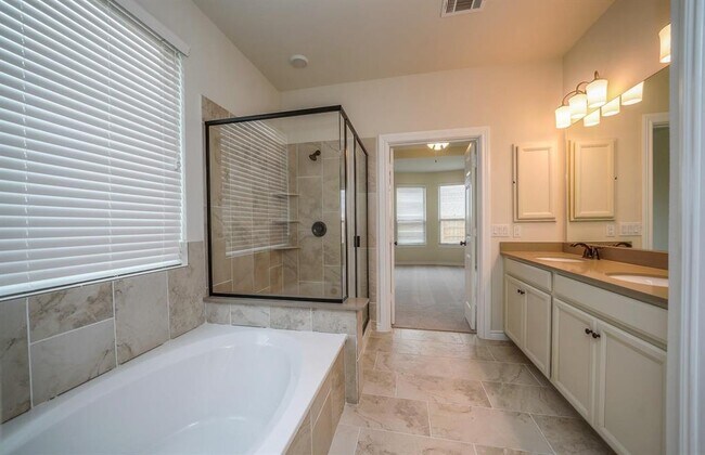 Building Photo - 27986 Clear Pines Dr.