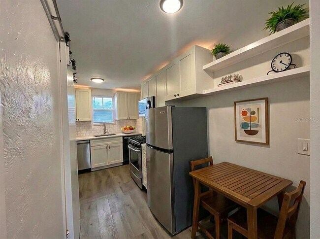 Building Photo - 3734 Burlington Ave N