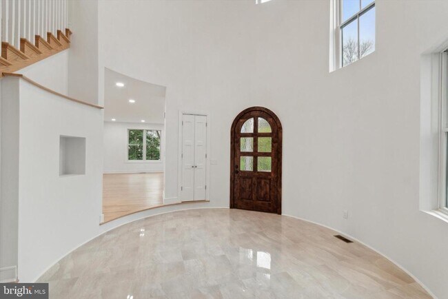 Building Photo - 35 Sycamore Pl