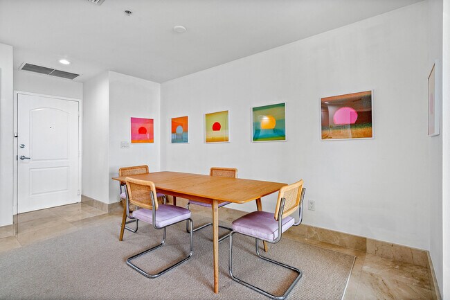 Building Photo - 801 S Olive Ave