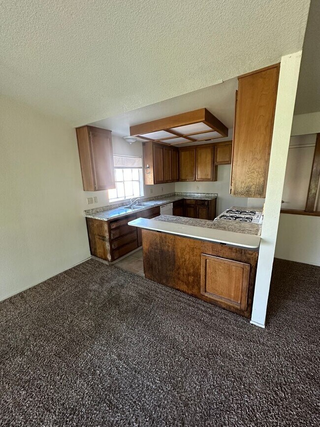 Building Photo - 3 bedroom 2 bath home for rent