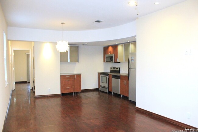 Building Photo - 810 E Ashby Pl