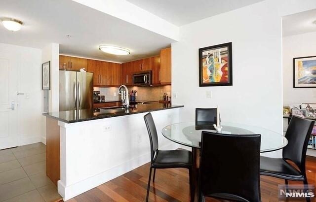 Building Photo - 88 Morgan St