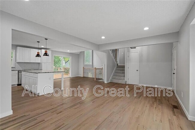 Building Photo - 1917 E Stratford Rd