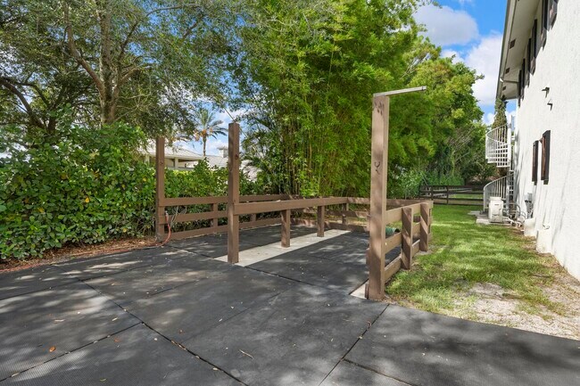 Building Photo - 14492 Equestrian Way