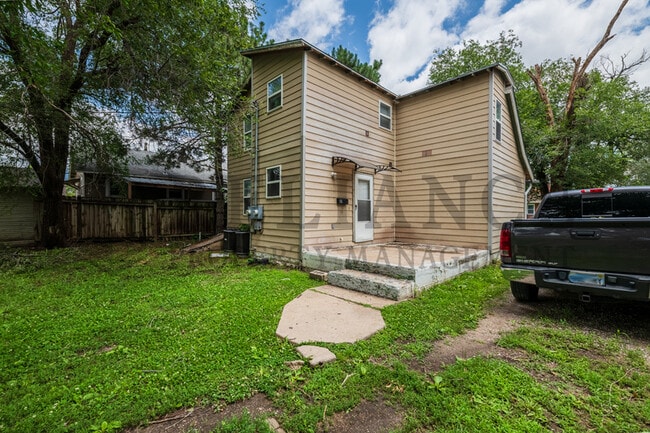 Building Photo - 2147 N Park Pl