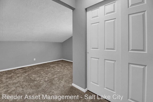 Building Photo - 6002 Liberty Oaks Cove