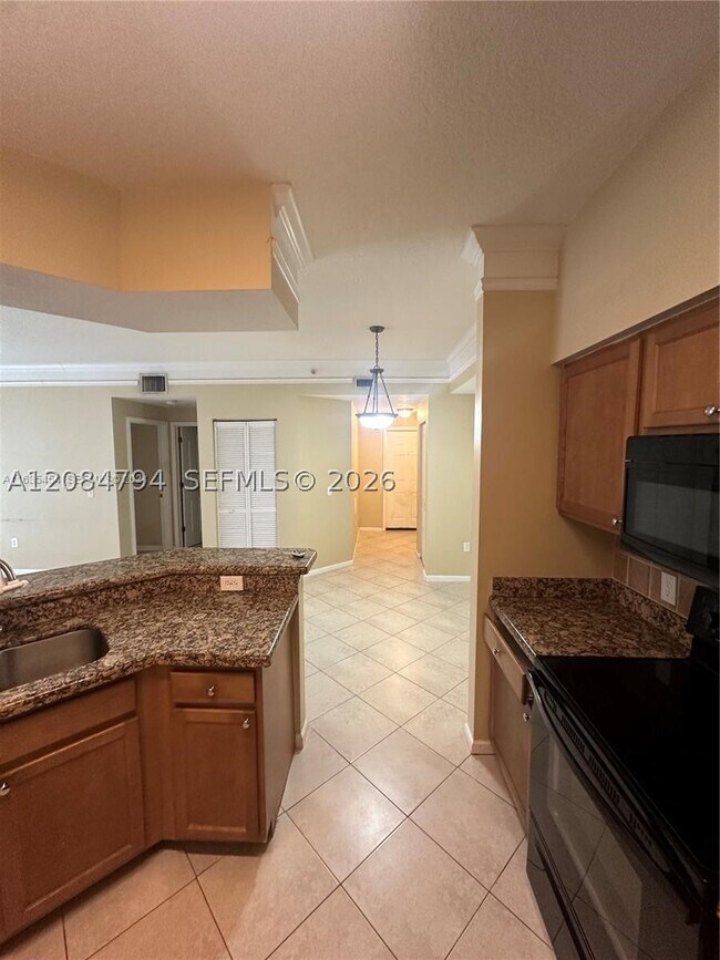 Building Photo - 2212 Myrtlewood Cir E
