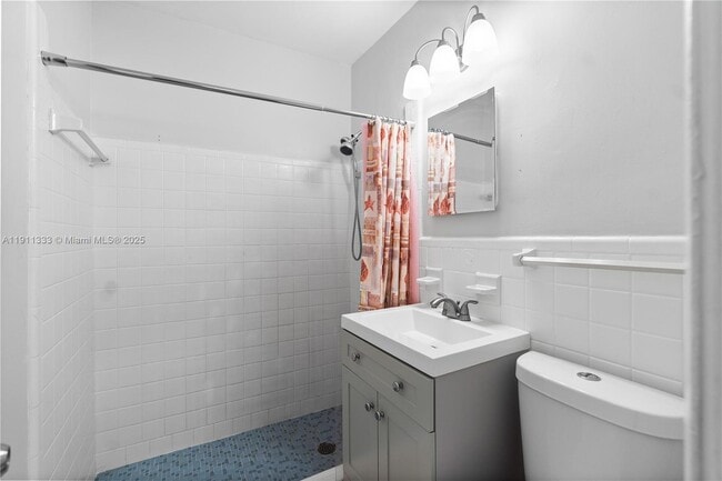 Building Photo - 570 W 46th Pl