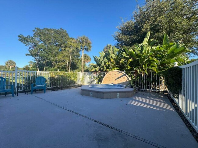 Building Photo - 3/2 in Pelican Bay