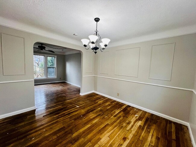 Building Photo - Bluestone Charm