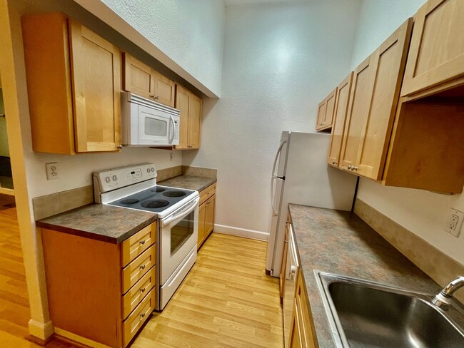 Building Photo - 2 WEEKS FREE RENT! Ground Floor- St. John's One Bedroom One Bath Condo- Most Utilities Included- ...