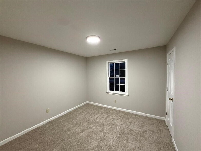 Building Photo - 65 Beaverdam Ct